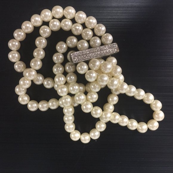 Costume Jewelry Peral Bracelet - Picture 2 of 9